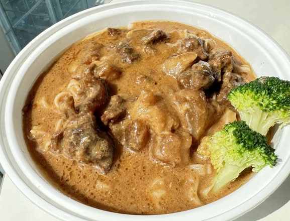 E2. Shacha Sauce Beef with Rice Noodles / 沙茶牛肉捞粿条